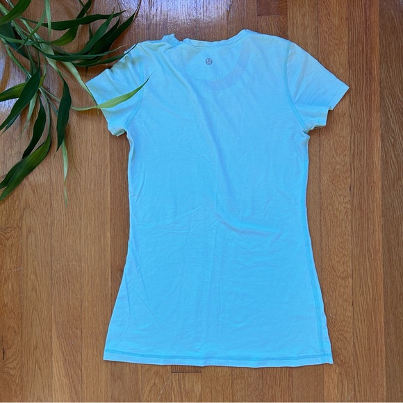 Lululemon T-shirt - Like New! - Picture 2 of 6